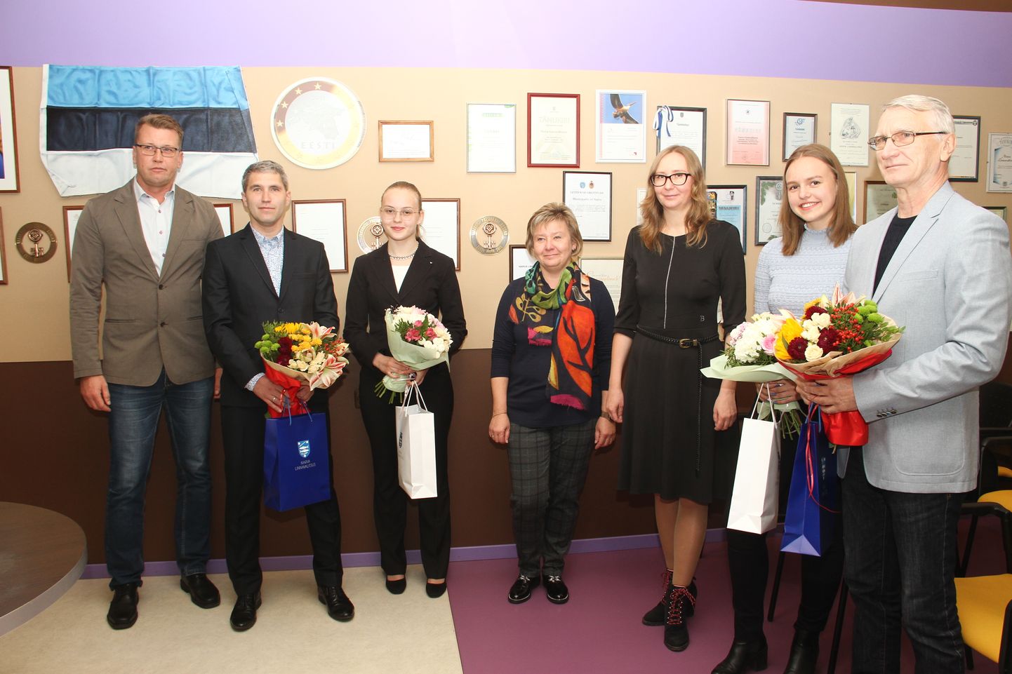 В Нарве встретили девушек-стрелков, занявших четвертое место на Чемпионате мира среди юниоров.