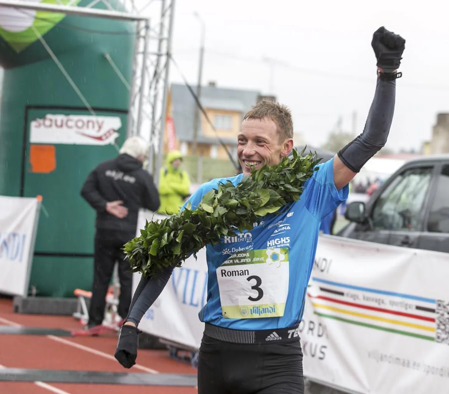 Mullu kolmanda kohaga leppima pidanud Roman Fosti võitis tänavu suurjooksu ümber Viljandi järve veenva eduga konkurentide ees.