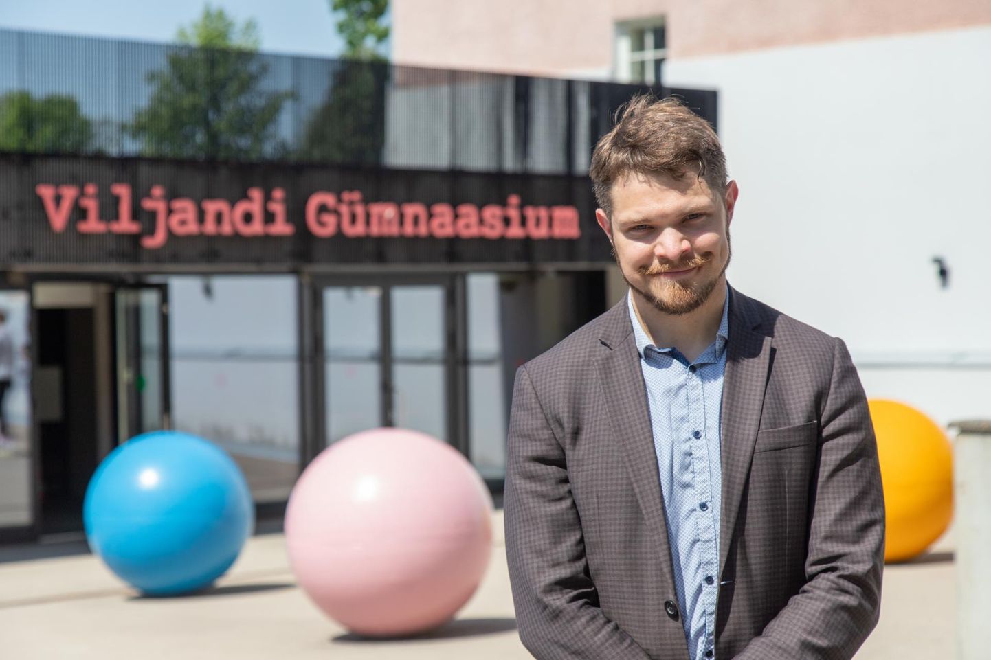 Viljandi gümnaasiumis on Juhan-Mart Salumäe töötanud ühe väikse pauisga 2014. aastast alates. Nüüd on ta valitud kooli uueks direktoriks.