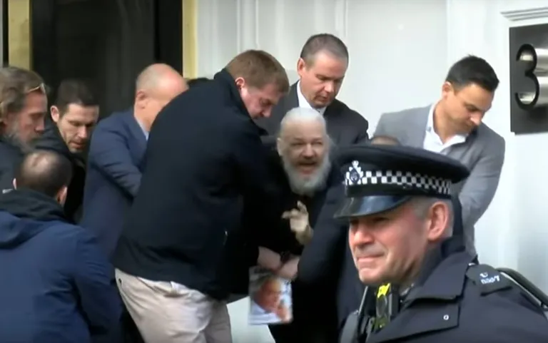 Julian Assange'i eemaldamine Ecuadori saatkonnast.