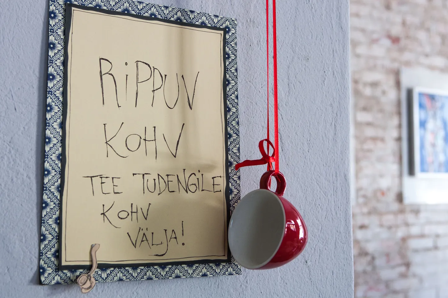 Kohvikus Fellin saab teha kohvisõbrast tudengile teene ning osta kohv talle ette valmis ehk panna see rippuma.