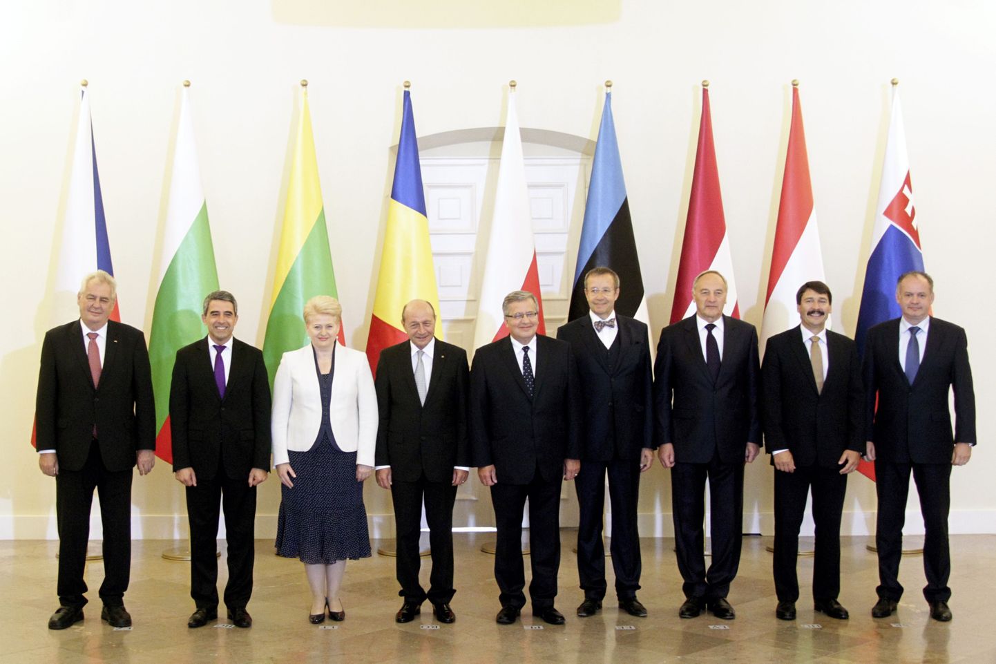 Eesti, Läti, Leedu, Bulgaaria, Rumeenia, Poola, Tšehhi, Slovakkia ja Ungari presidendid täna Varssavis toimunud kohtumisel.