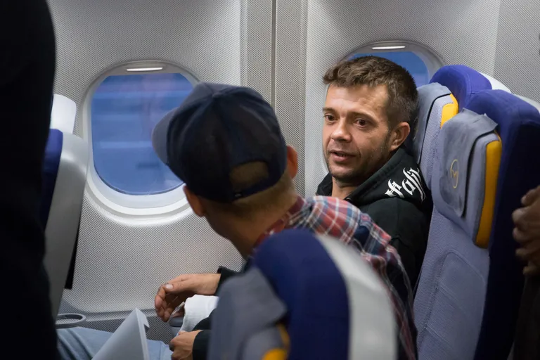 Судовые охранники прибыли в Европу, в аэропорта Франкфурта. На фото Лаури Адер.