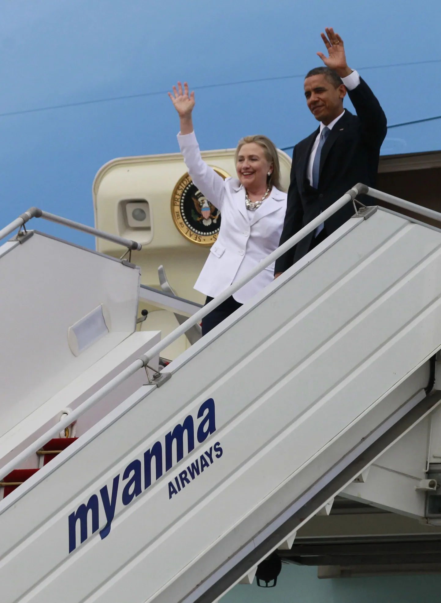 USA president Barack Obama ja välisminister Hillary Clinton Yangoni rahvusvahelisel lennuväljal Birmas.