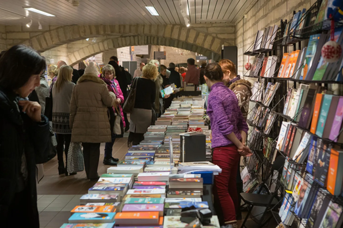 Rahvusraamatukogu jõulukuu raamatulaat.