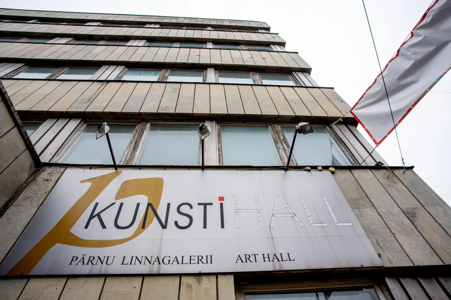 Investeerimisfirmale Novira Capital kuuluv OÜ Novira E10 loobus sihtasutuse Uue Kunsti Muuseum (UKM) vastu esitatud 660 000 euro suurusest nõudest.