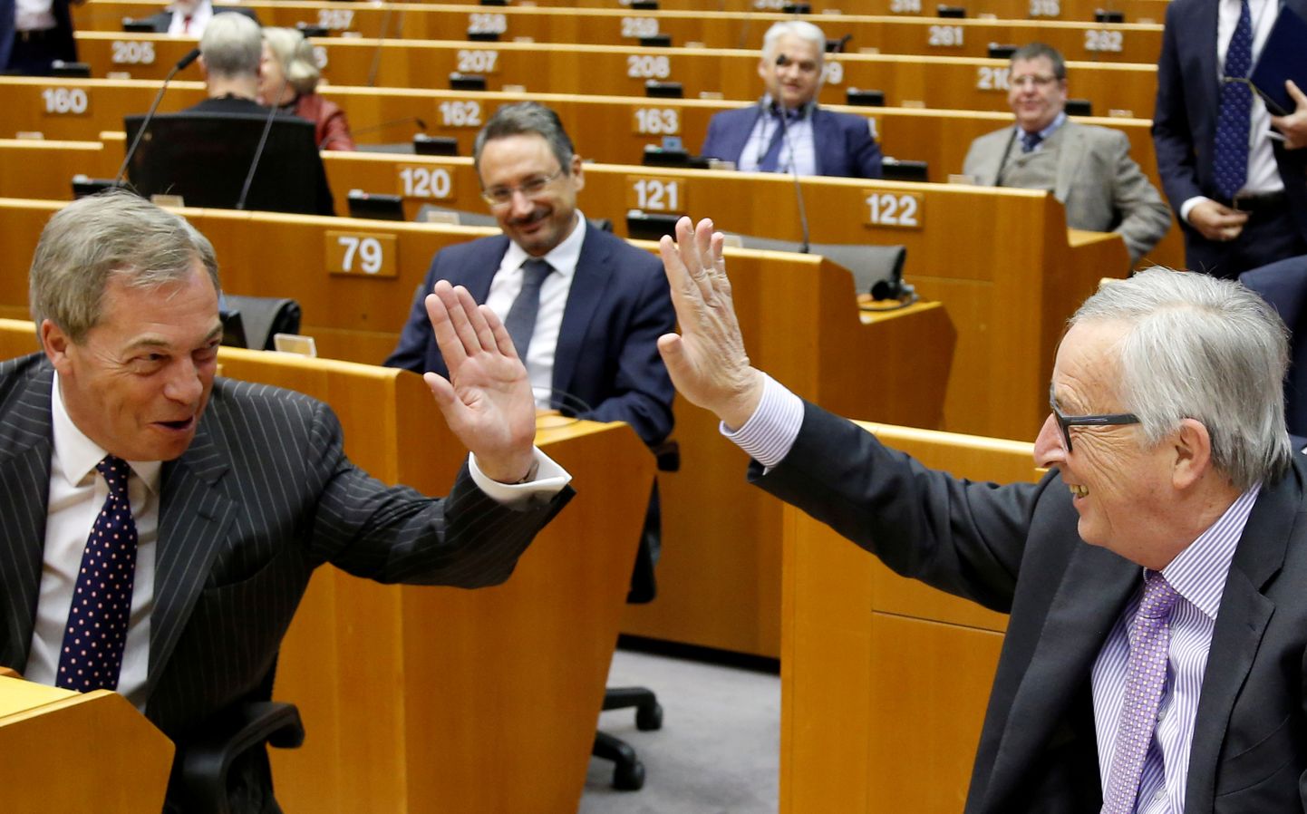 Euroopa Komisjoni president Jean-Claude Juncker (paremal) ja Brexiti kampaaniat vedanud Nigel Farage.