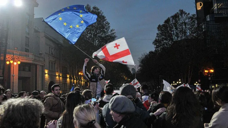 В Грузии празднуют получение страной страны-кандидата на вступление в ЕС.