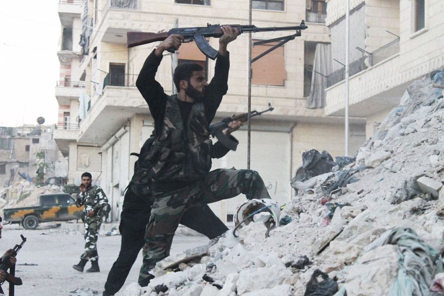 Mässuliste Vaba Süüria Armee võitlejad Aleppos.