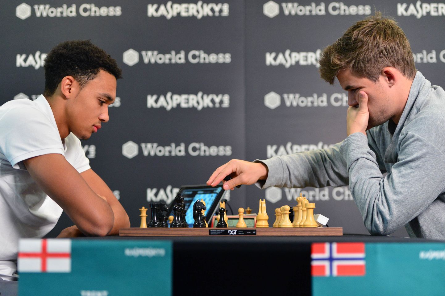 EDITORIAL USE ONLY
Liverpool and England's Trent Alexander-Arnold (left) competes against World Chess Champion Magnus Carlsen in a match organised by Kaspersky Lab at the Radisson Blu hotel in Manchester.