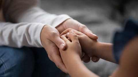 "Šķiet, ka Marta pati apjauš, ka dzirde ir dāvana." Aicina ar ziedojumiem atbalstīt sešgadnieces runas attīstības ceļu