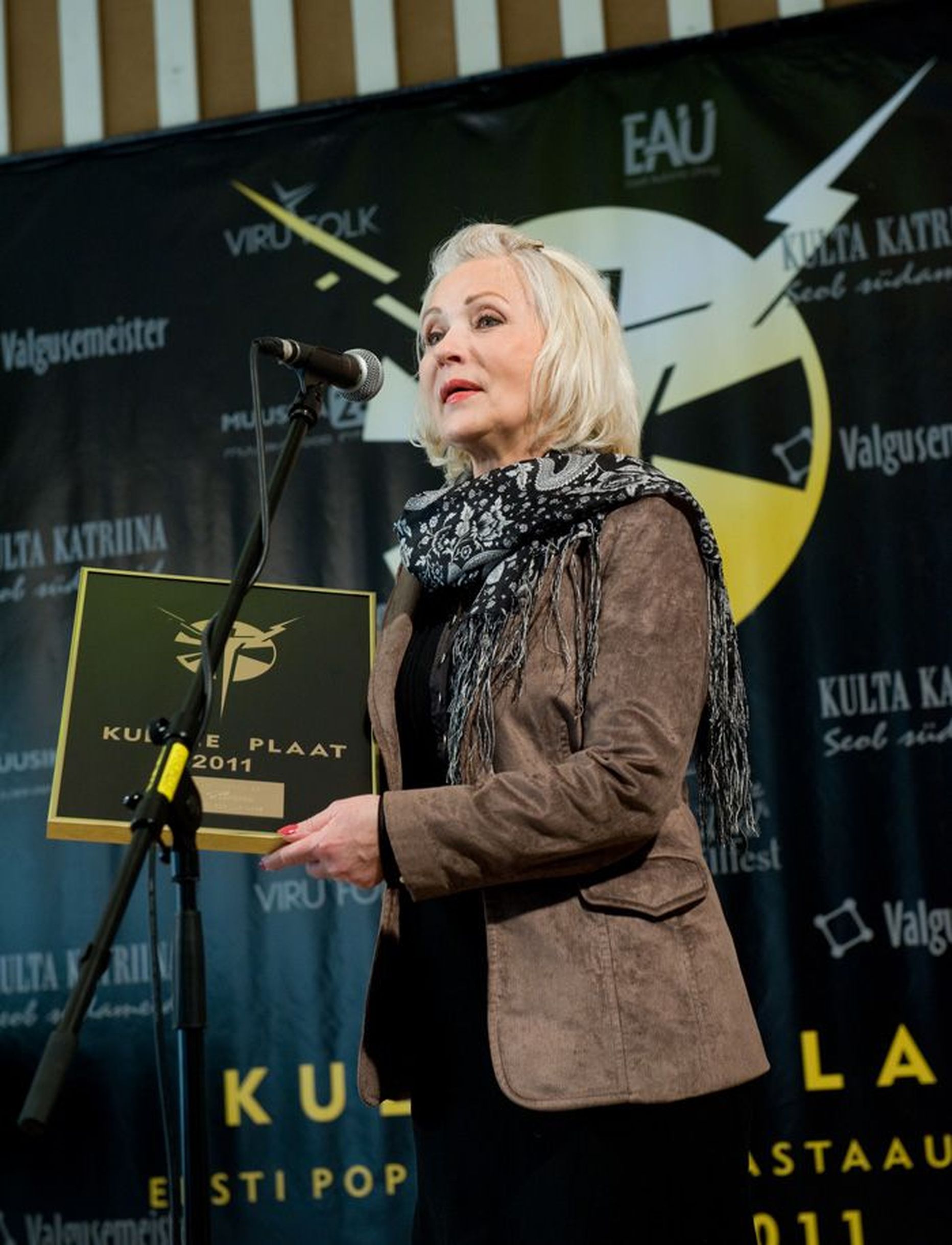 Els Himma sai Kuldse Plaadi hinnatava panuse eest eesti popmuusikasse.