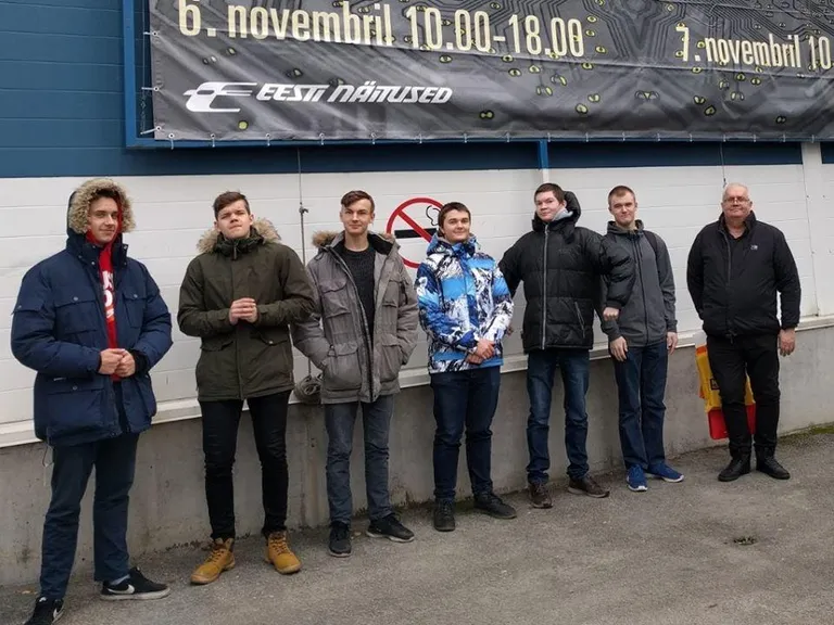 Pärnumaa kutsehariduskeskuse elektroonikute meeskond.