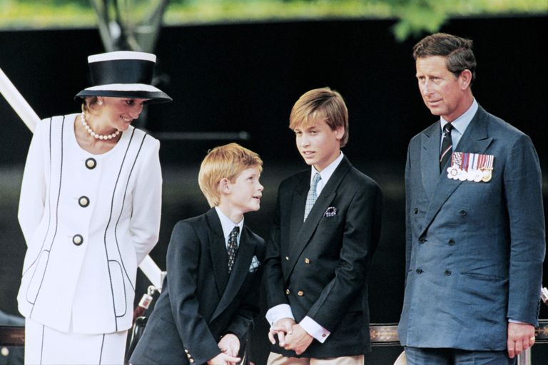 Prints Charles ja printsess Diana ning nende kaks last, prints William (paremal) ja prints Harry 1995