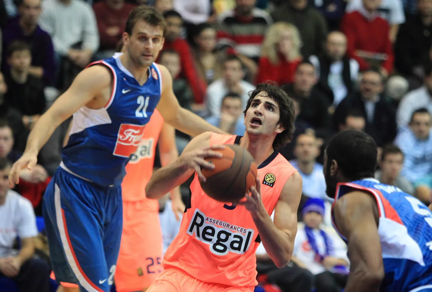 Ricky Rubio (keskel) oli kuni eilseni noorim Hispaania kõrgliigas platsil käinud korvpallur, aga nüüd kuulu see rekord Bassala Bagayokole.