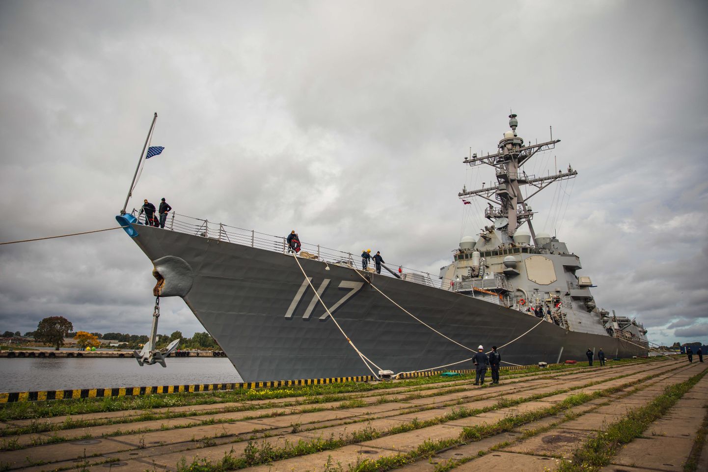 Latvijā ieradies ASV karakuģis-iznīcinātājs "USS Paul Ignatius"