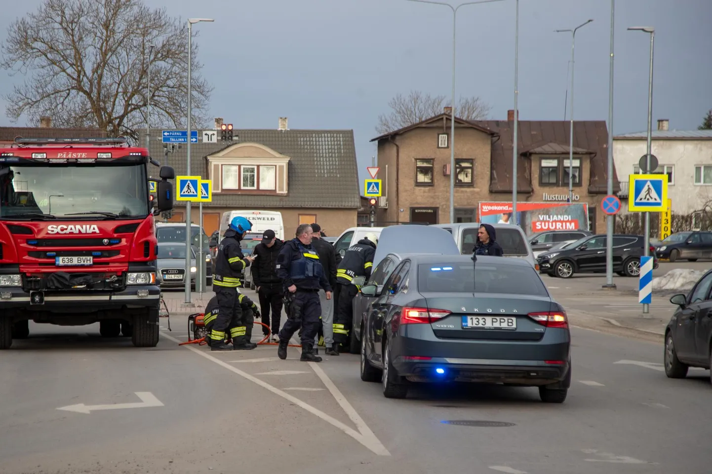 Liiklusõnnetus Viljandi Centrumi kaubanduskeskuse lähedal ülekäigurajal.