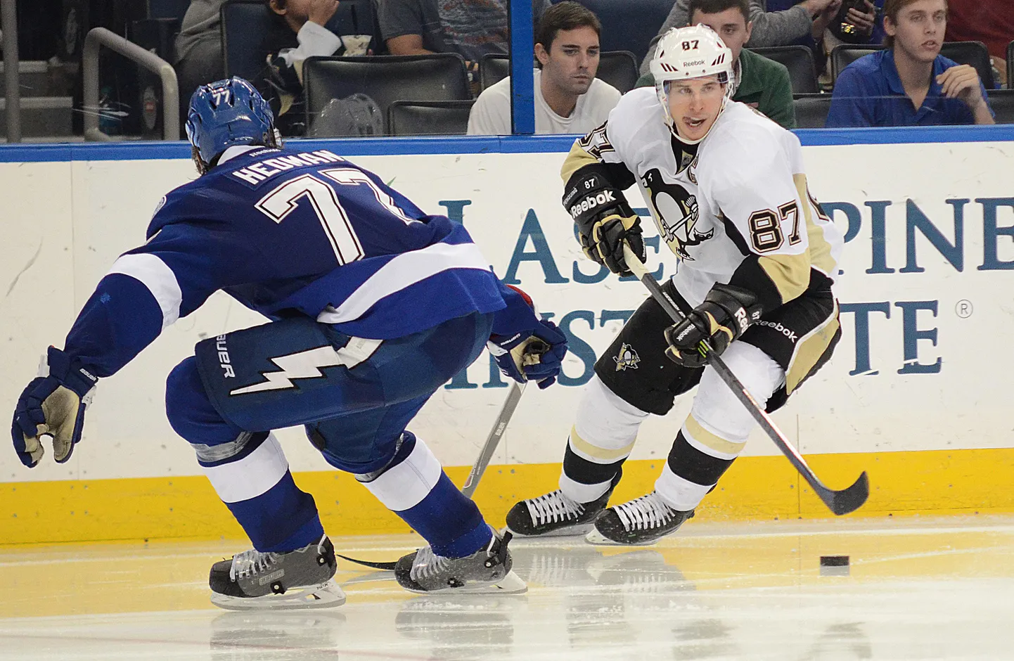 Pittsburgh Penguinsi ja Tampa Bay Lightningu mäng.