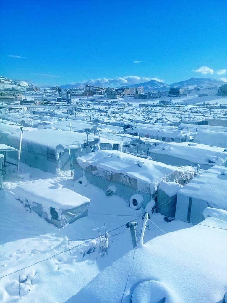 Lumi katmas Liibanonis asuvat süürlastest põgenike telklaagrit