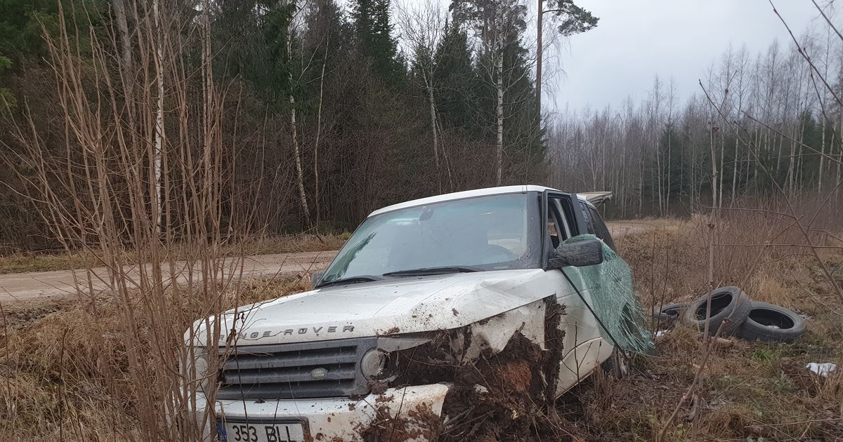 Kruusateel kihutanud autojuht sõitis maasturiga teelt välja
