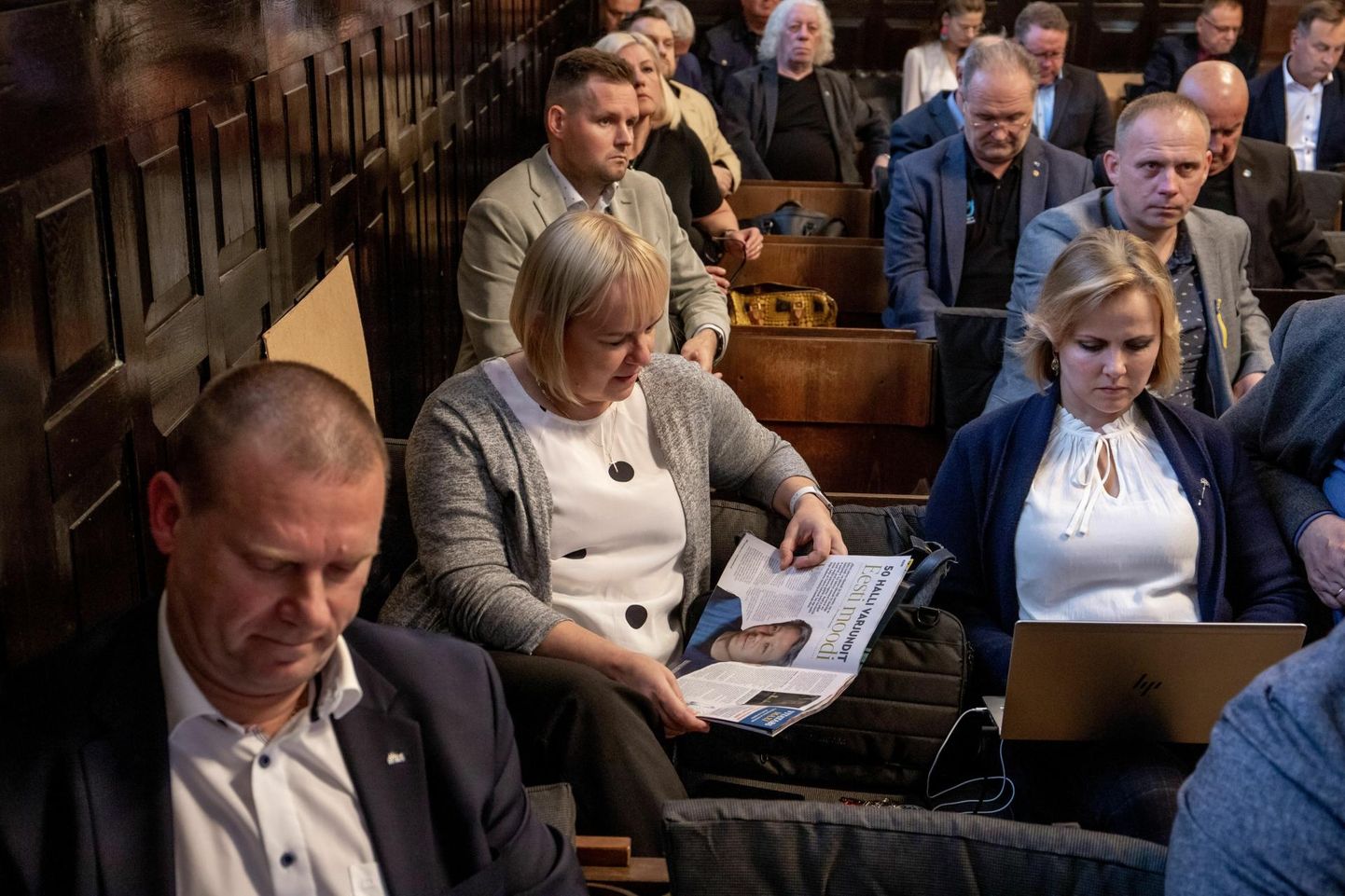 Pärnu linnapea Romek Kosenkranius vastab tänasel istungil linnavolikogu opositsiooni saadikute arupärimisele.