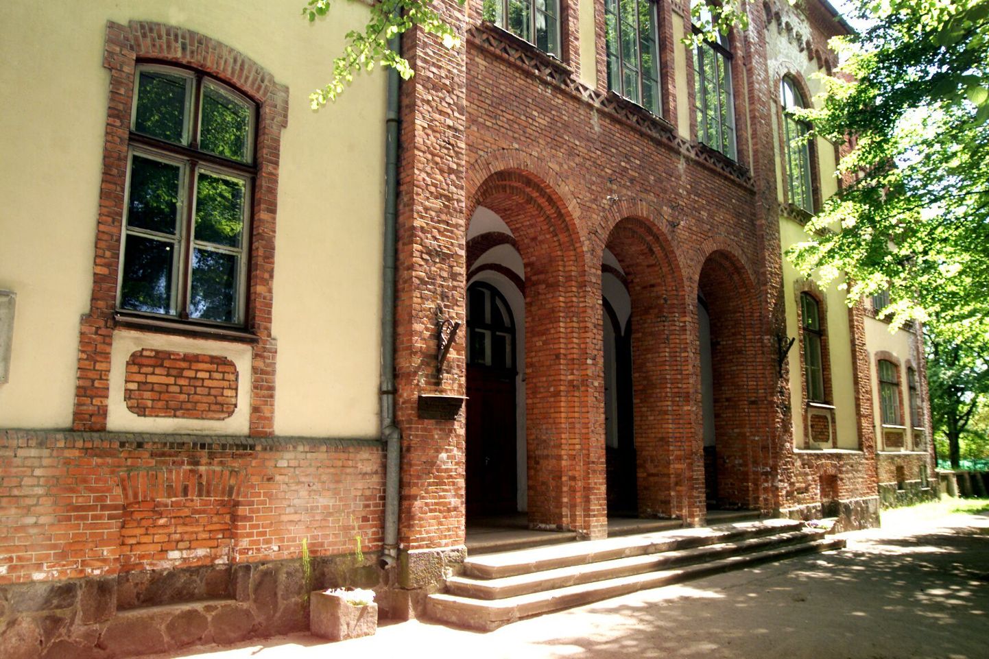 Kunagises Koidula-kooli koolimajas asub praegu Vanalinna põhikool.
