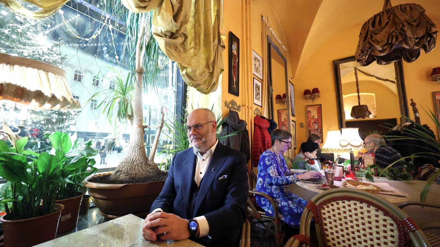 President Alar Karis andis Tartu Postimehele intervjuu Tartus Pierre’i kohvikus 8. detsembril.