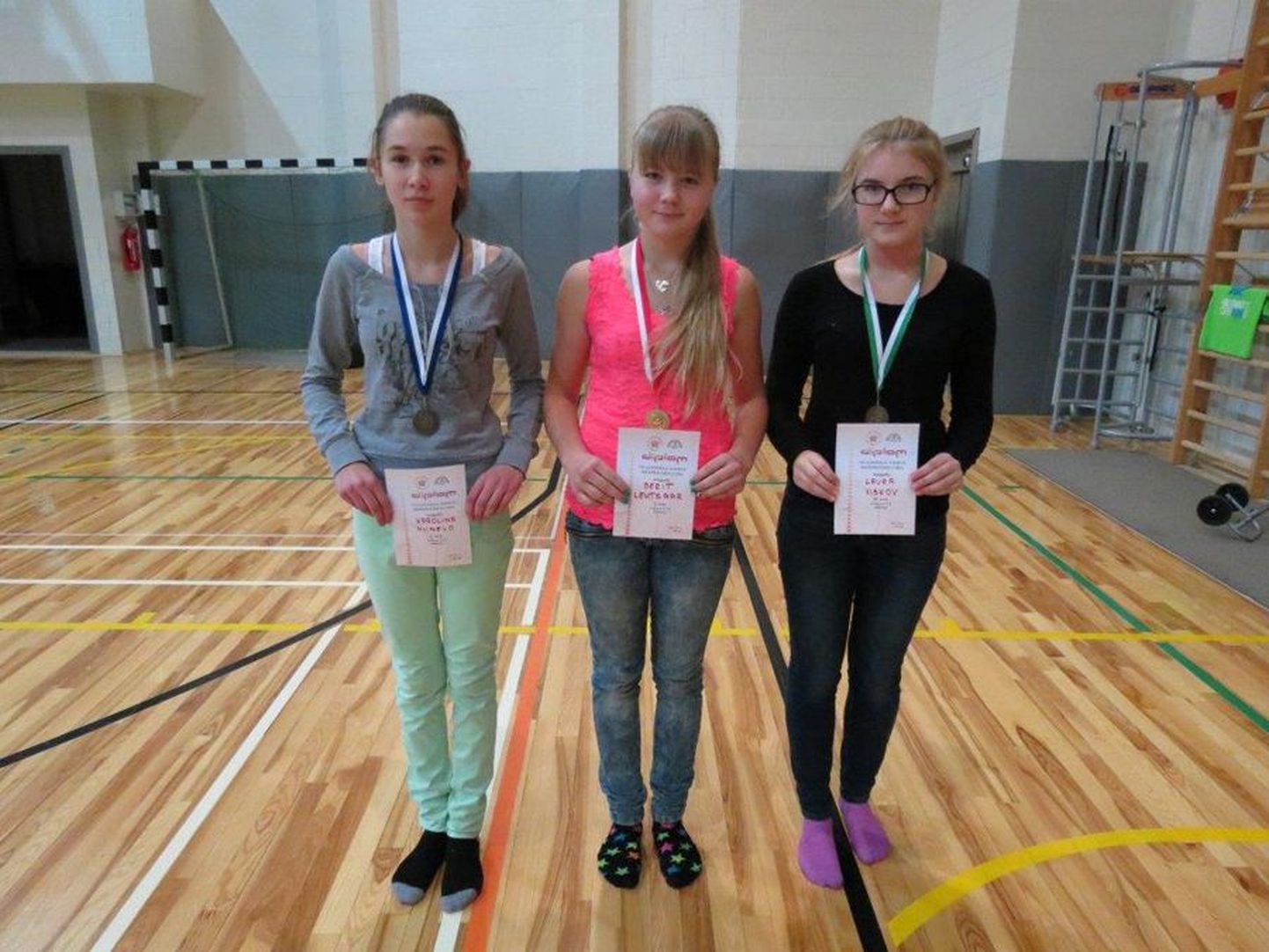 13-aastaste tütarlaste arvestuses olid sulgpalliturniiril kolm edukamat Berit Lehtsaar, Karolina Niinelo ja Laura Viskov.