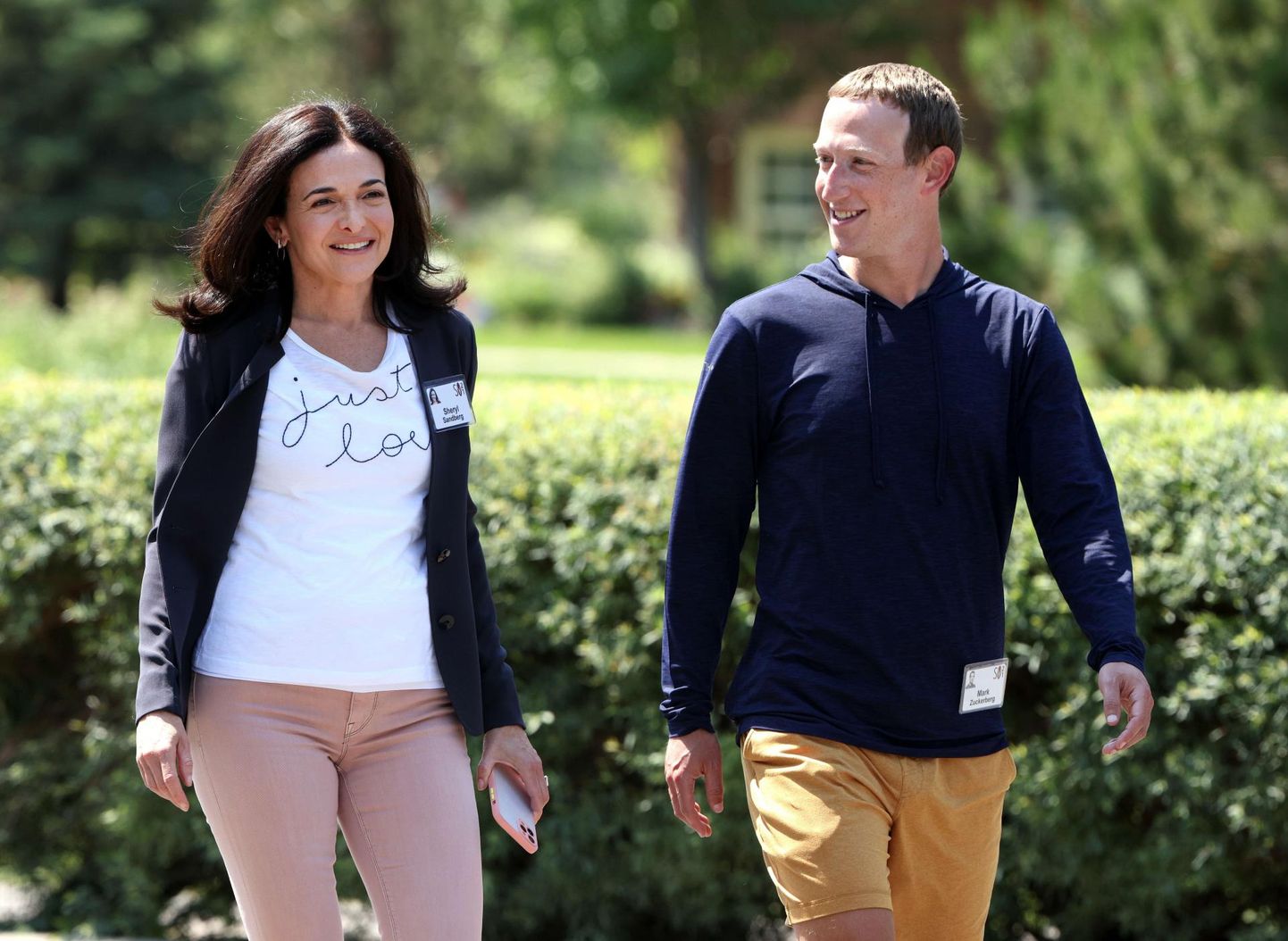 Mark Zuckerberg poolteist kuud tagasi koos Sheryl Sandbergiga Idahos Sun Valley mägikuurordis. Töise ürituse pausi ajal olid mõlemal ees küll naerunäod, kuid väidetavalt ei toimi nende koostöö enam kuigi hästi.