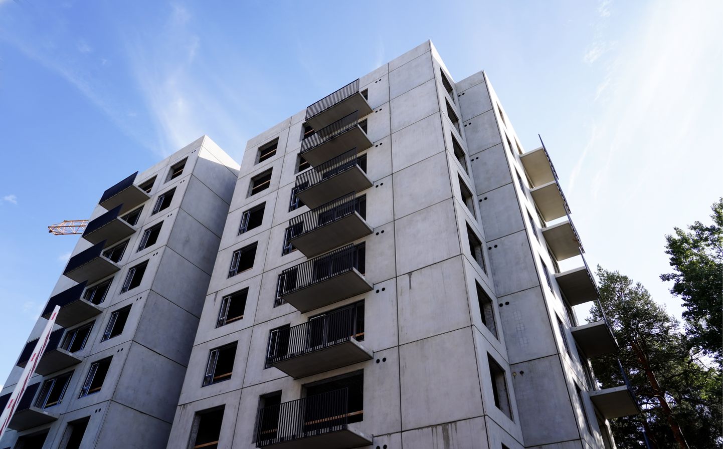 Nekustamo īpašumu attīstītāja "Pillar Contractor" daudzīvokļu projekta "Dreiliņu priedes" būvniecības darbi.