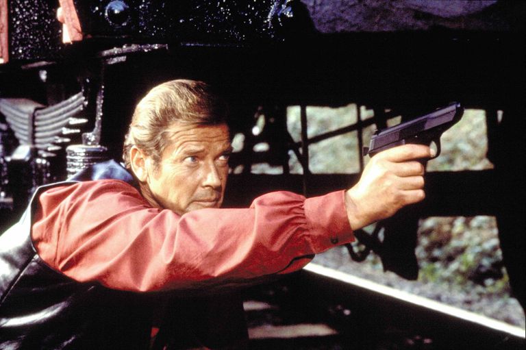 Roger Moore filmis «Octopussy»