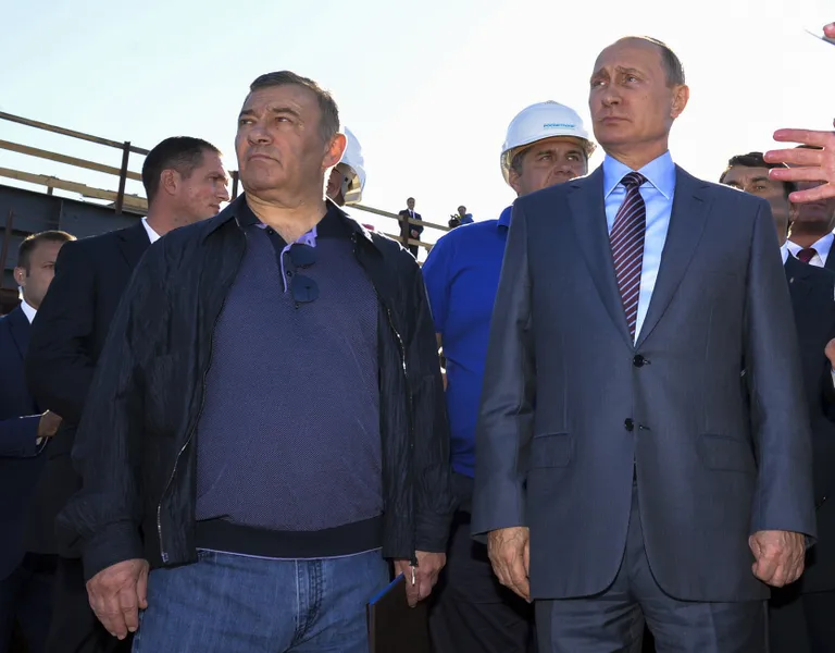 Esiplaanil Arkadi Rotenberg (vasakul) ja Vladimir Putin.
