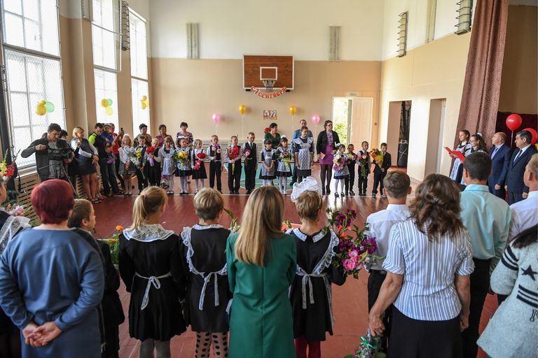 Kooliaasta algus Venemaal Altais Staraja Surtaikas, mille koolis on vaid 47 õpilast