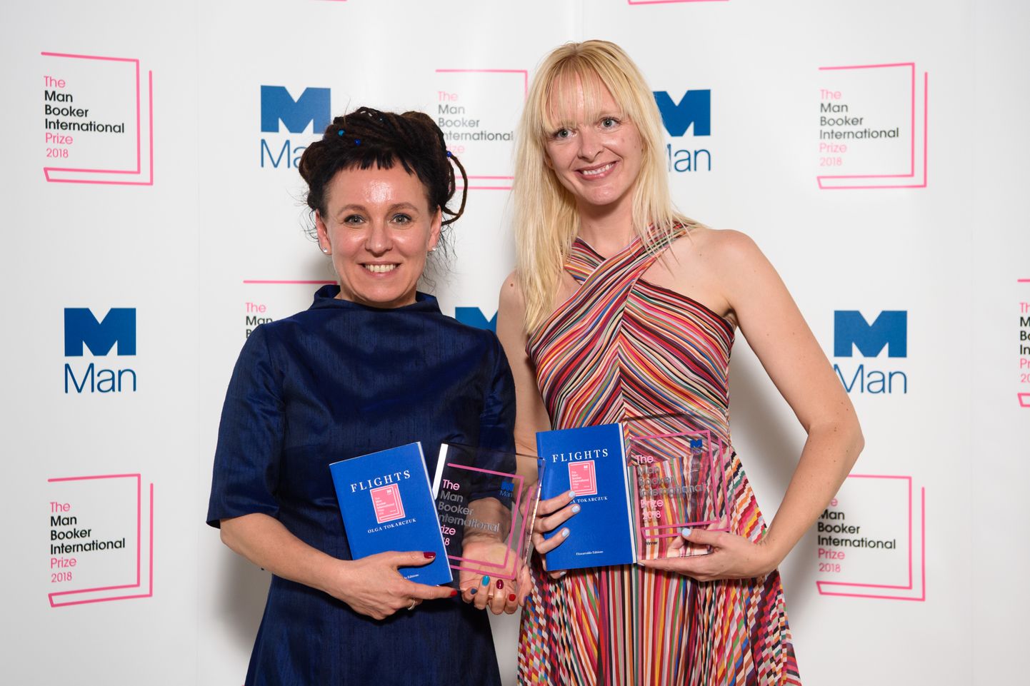 Poola kirjanik Olga Tokarczuk (vasakul) ja tõlkija Jennifer Croft (paremal) teisipäeval kirjandusauhinna Man Booker üleandmise tseremoonial Londonis.