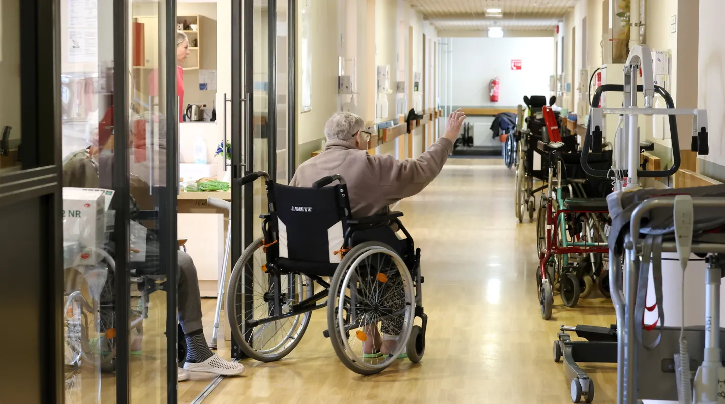 Hooldekodudes tekitas ametnikele endiselt muret see, et eakatele ei tagata erinevaid hooldustoiminguid tehes privaatsust. Foto on illustreeriv ning pildil kujutatud asutuses eelmisel aastal järelevalvet ei toimunud.