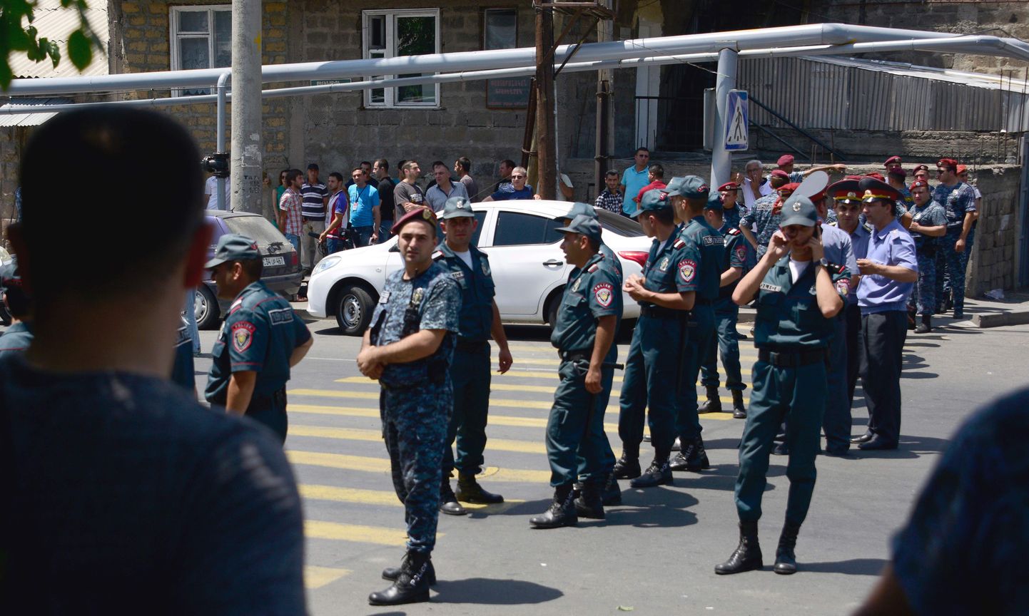 Армянская полиция в Ереване.