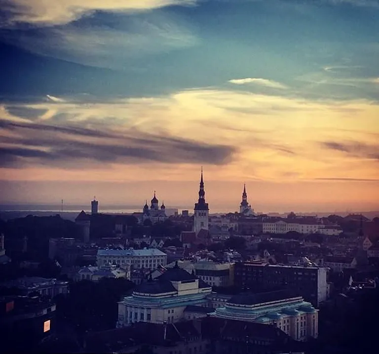 Placebo tegi kohe ka pildi, mida fännidele imeilusast Tallinnast edastada