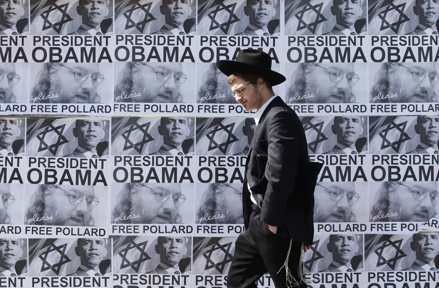 Ultraortodoksist juudi mees möödunud märtsil Jeruusalemmas plakati ees, mis kutsus USA presidenti Barack Obamat vabastama Iisreali heaks spioneerinud Jonathan Pollardit.
