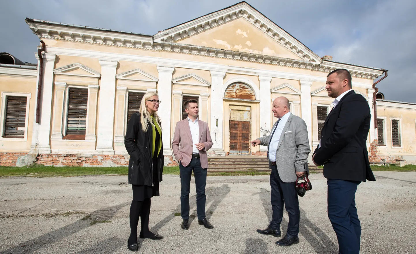 Viimaste kohalikke valimiste eel tõid Jõhvi Keskerakonna kandidaadid raudteejaama kaema ka tollase majandus- ja taristuministri Kadri Simsoni.