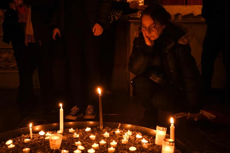 Mälestusteenistus Iraani lennuõnnetuse ohvritele Stockholmi katedraalis eile.