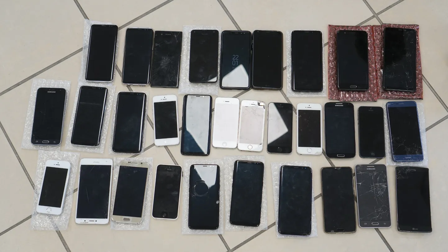 Mees ostis oma mobiiltelefonide müügi ja remondiga tegelevas ettevõttes peamiselt kokku mobiiltelefone, mida ta seejärel edasi müüs.