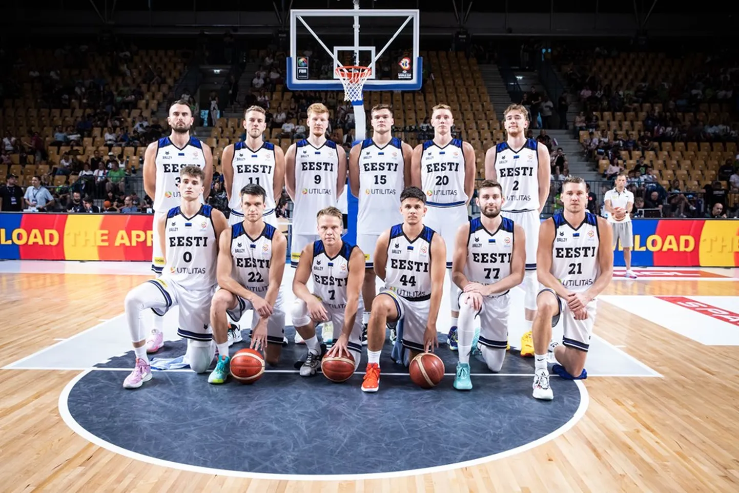 Eesti korvpallikoondis EMil. Tagant vasakult: Kristjan Kitsing, Siim-Sander Vene, Matthias Tass, Maik-Kalev Kotsar, Rauno Nurger, Sander Raieste. Alt vasakult: Henri Drell, Martin Dorbek, Sten Sokk, Kerr Kriisa, Kristian Kullamäe, Janari Jõesaar.