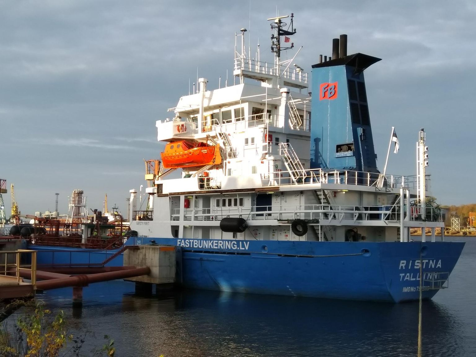 Tanker Ristna on 1980. aastal ehitatud 98 meetri pikkune laev, mille reeder valis oktoobris 2020 lipuriigiks Eesti. 