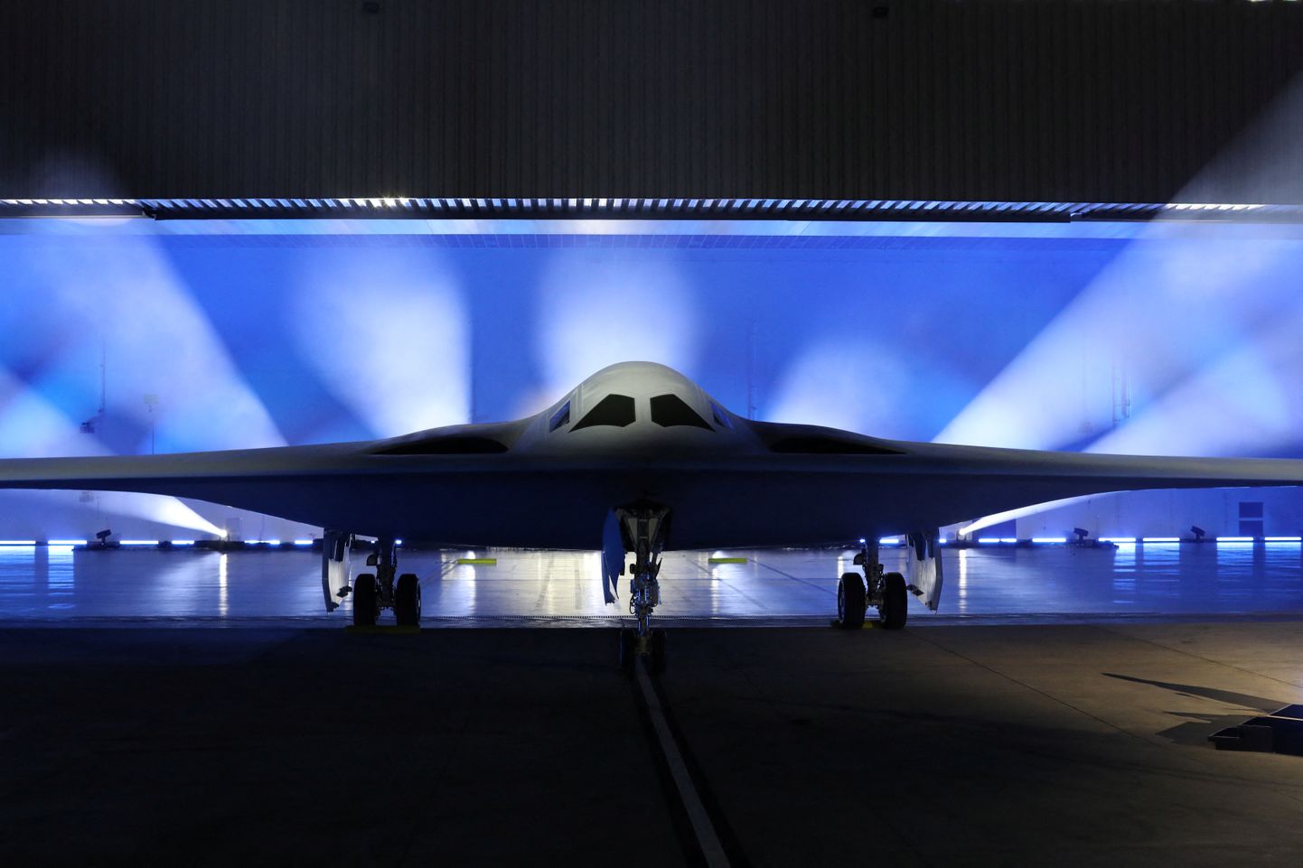 США представили первый в мире бомбардировщик 6-го поколения.