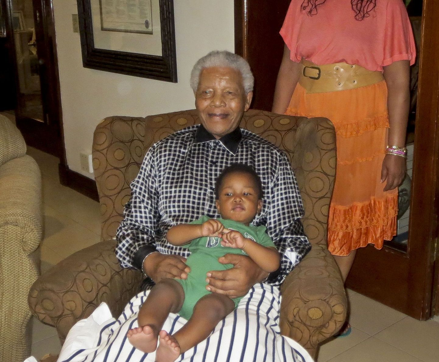 Nelson Mandela veebruari alguses koos oma lapselapselapse Zen Manawayga.
