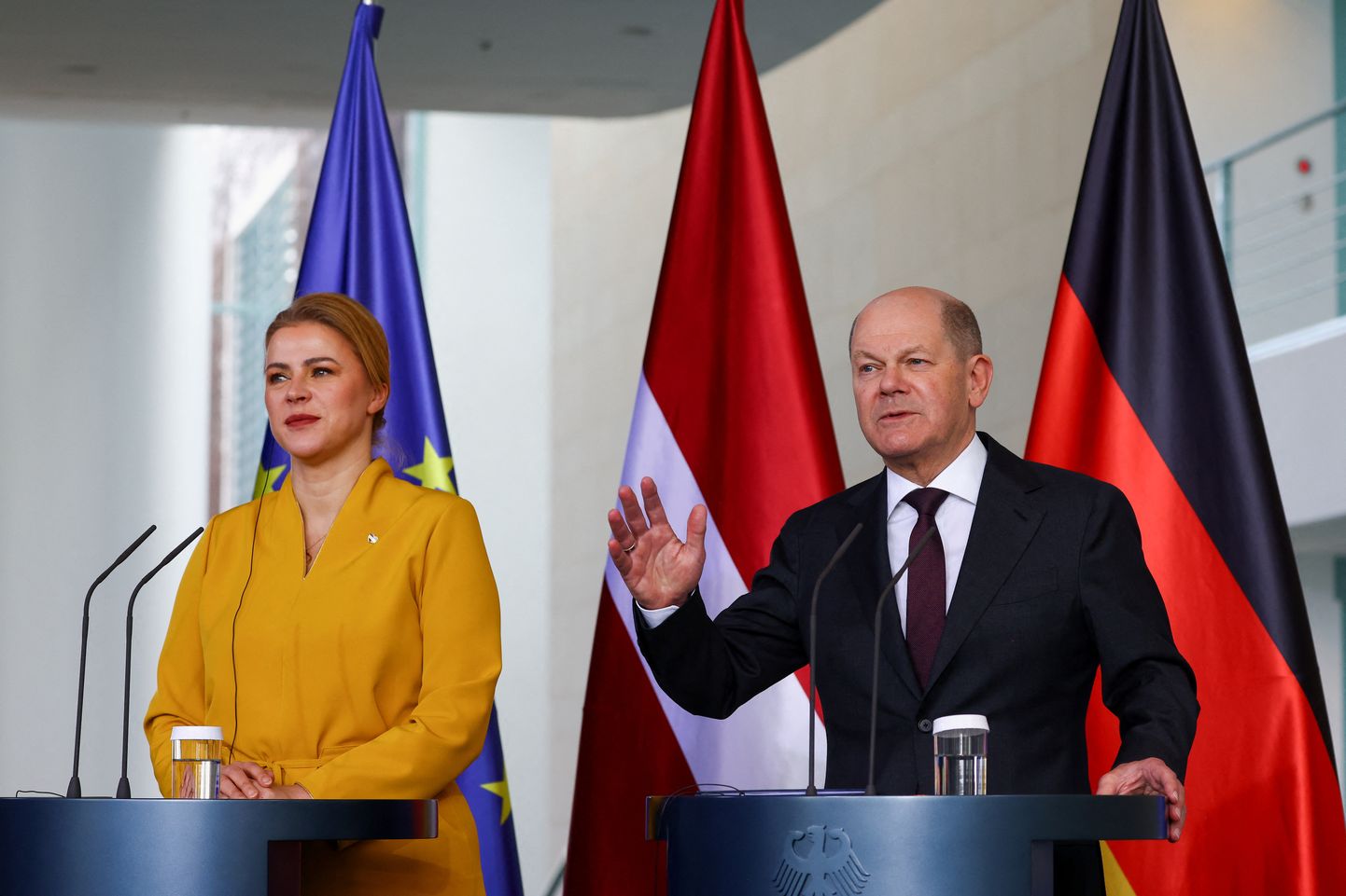 Saksamaa kantsler Olaf Scholz ja Läti peaminister Evika Silina Berliinis pressikonverentsil.