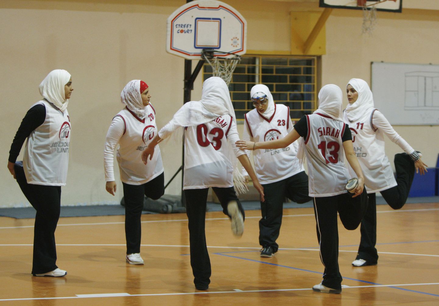 Jeddah' naiskorvpallurid.