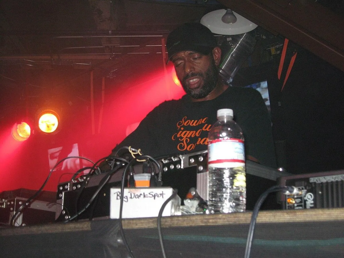 Nagu Airbusi lennuk: Theo Parrish keeramas oma aparaatidest aeglast ja elegantset Detroiti house'i.