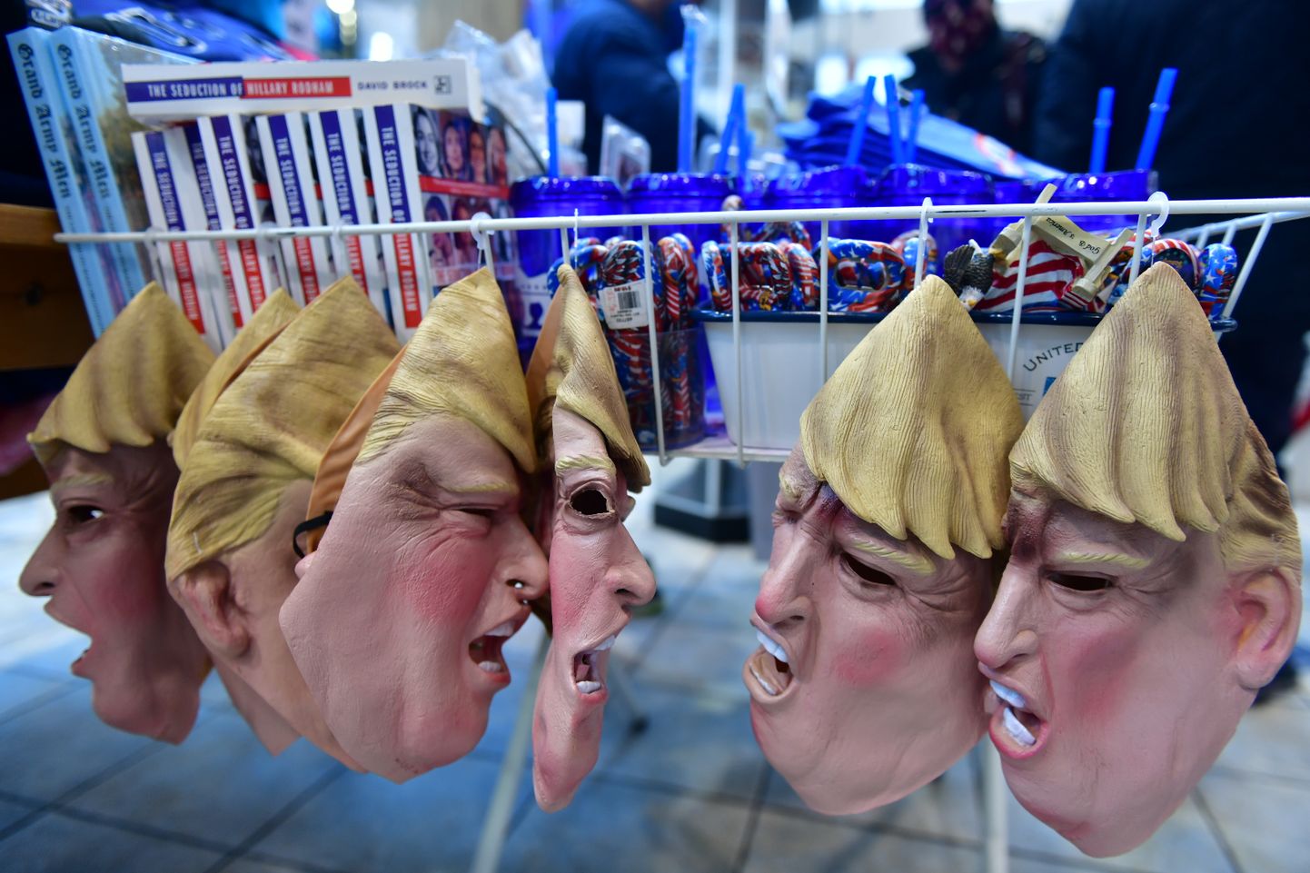 Donald Trumpi maskid Washingtonis 20. jaanuaril 2021 Joe Bideni ametisseastumise päeval.