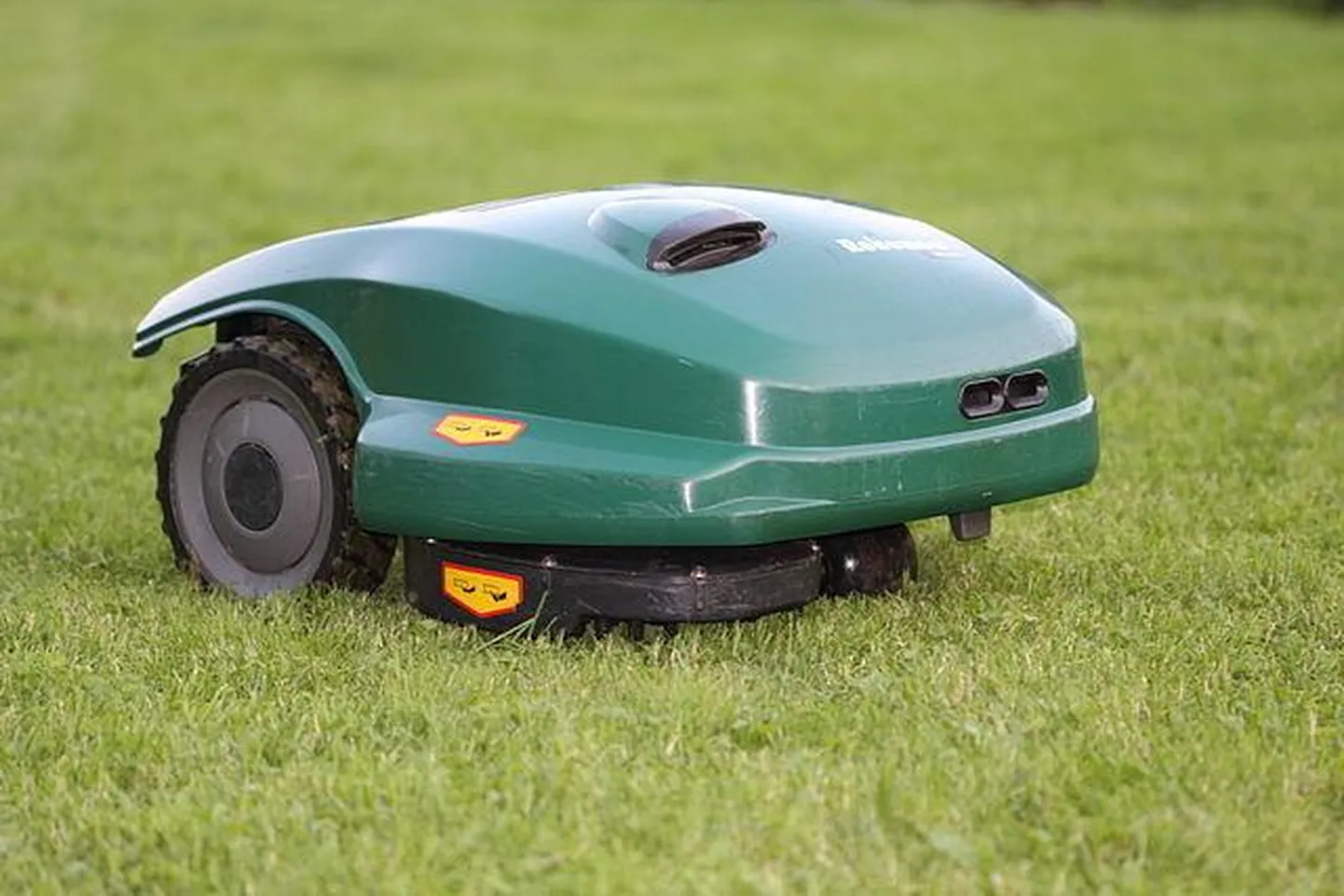 Robotniiduk on kindlasti märk tehnoloogilisest progressist, aga roheoskuslik oleks hoopis niitmise minimeerimine, näiteks õite- ja liigivaese muru asendamine niitmist vähe vajava aasaga.